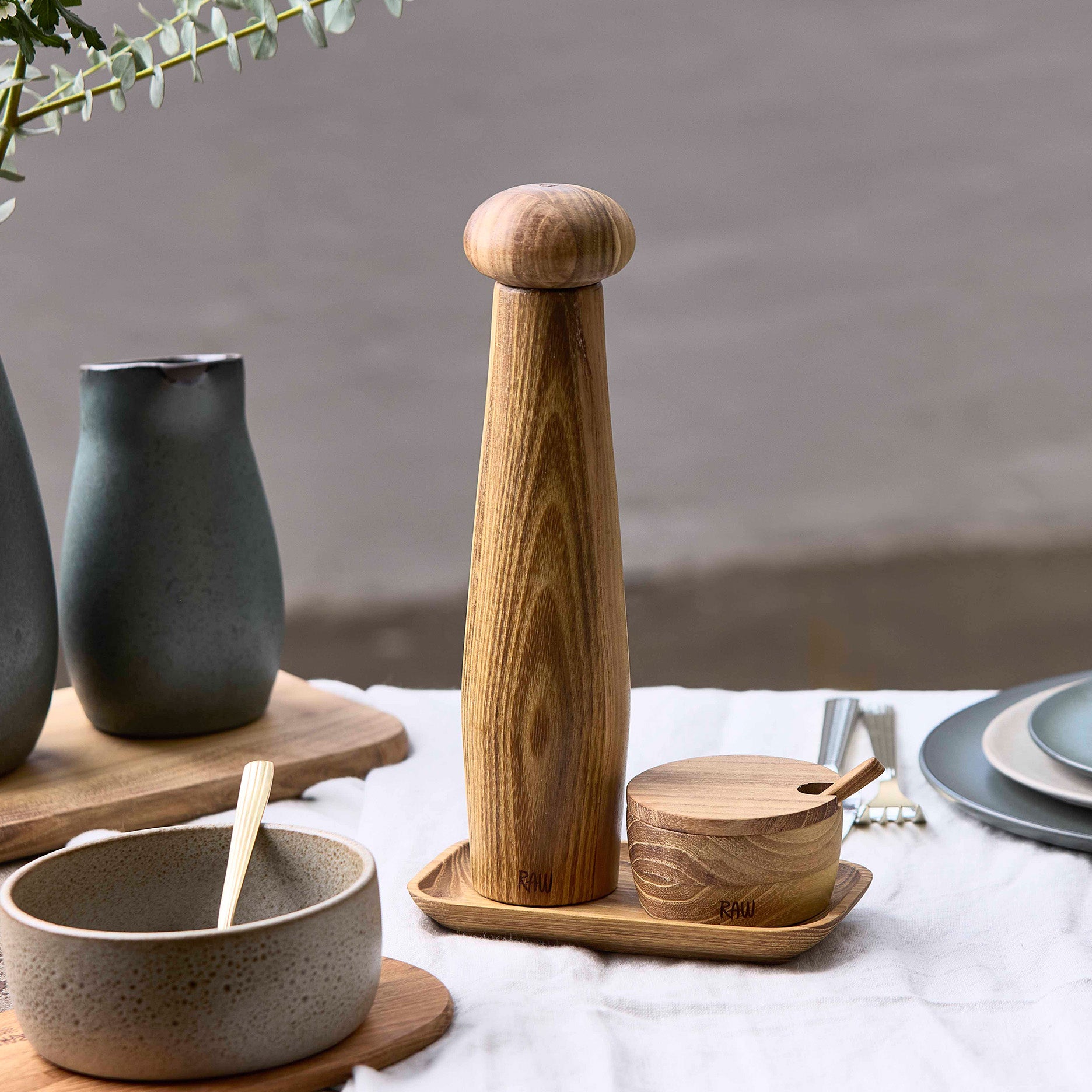 RAW peberkværn og saltkar m/bakke teak